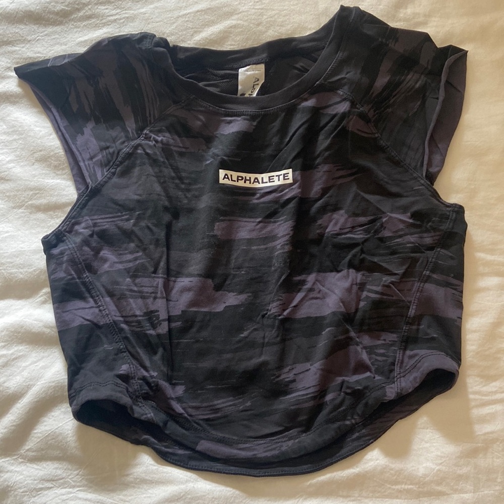Medium Alphalete Velocity crop tee black canvas camo